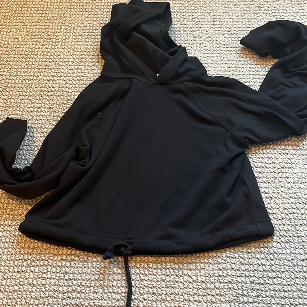 Black cropped sweatshirt!!